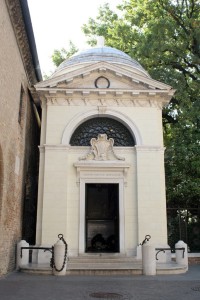 Tomb of Dante Alighieri - Italian Heritage Tours